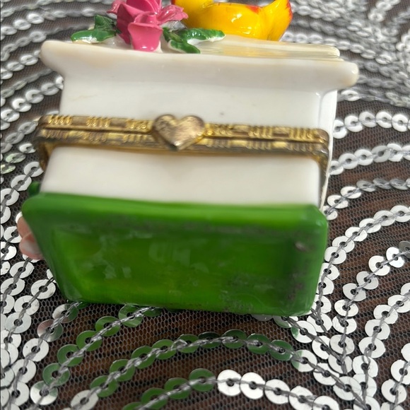 1960s Ceramic Birdhouse Trinket Box with Yellow Bird - Picture 12 of 13